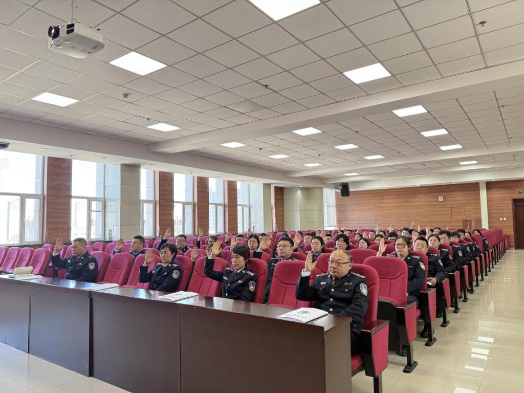 与会代表讨论并审议通过了世搏体育官网